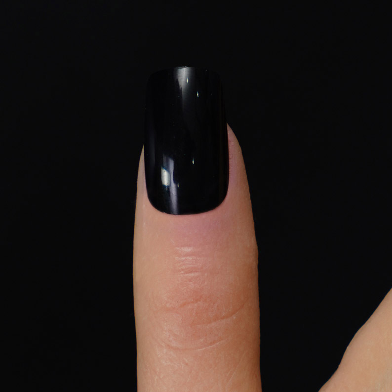 black fingernail polish